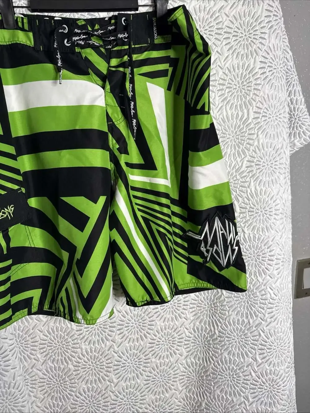 Maui and Sons Green Black Geometric Print Board Shorts Size 36 Swim Trunks
